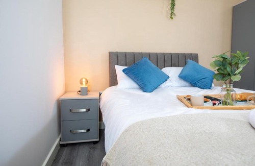 Offerton Apartment | Charming 1BR in Stockport Center