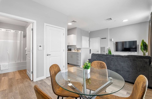 Everett Apartment | Charming 1BR Near Encore 8538
