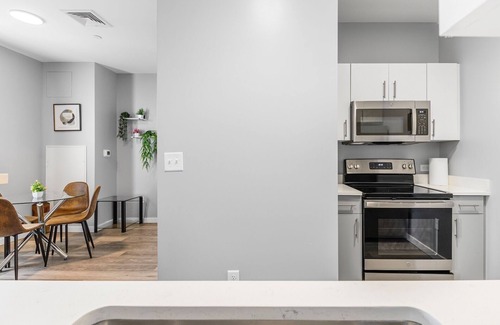 Everett Apartment | Charming 1BR Near Encore 8538