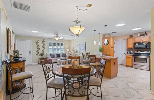 Liberty Park Cottage | Charming 2/2 Cottage in Liberty Park – Golf Cart Included!