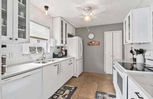 The Villages Villa | Charming 2/2 Courtyard Villa on a Prime Corner Lot in the Village of El Cortez!