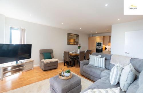 Watford Apartment | Charming 2-Bed Apt - Close to amenities - Sleep 6