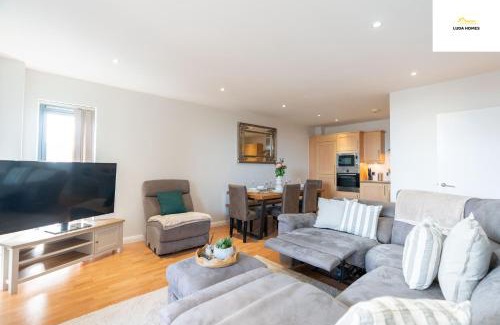 Watford Apartment | Charming 2-Bed Apt - Close to amenities - Sleep 6
