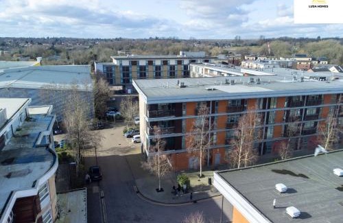 Watford Apartment | Charming 2-Bed Apt - Close to amenities - Sleep 6