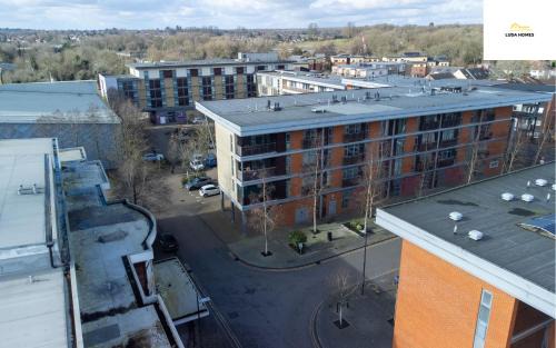 Watford Apartment | Charming 2-Bed Apt - Close to amenities - Sleep 6