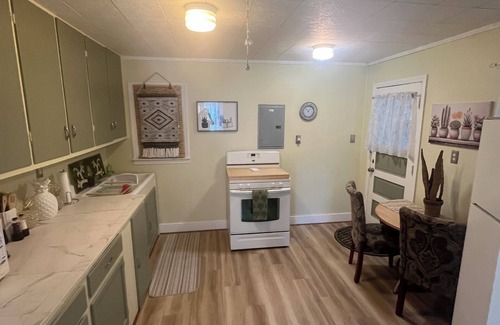 Sturgeon Bay House | Charming 2-BD duplex just blocks from downtown Sturgeon Bay and the waterfront