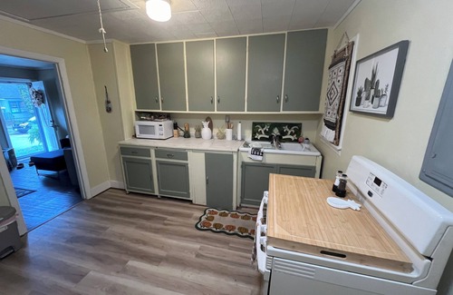 Sturgeon Bay House | Charming 2-BD duplex just blocks from downtown Sturgeon Bay and the waterfront