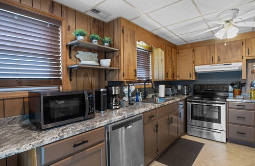 Olivia Apartment | Charming 2-bdr 1 bth lakeview, quiet, private apartment golf retreat in Sanford