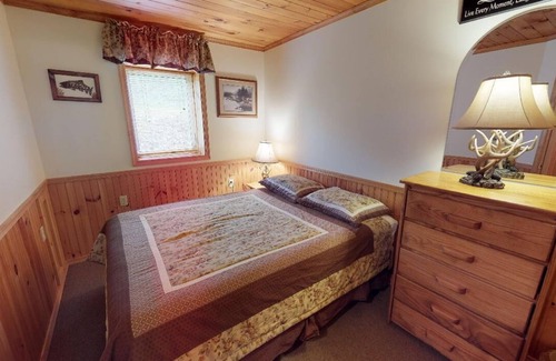 Sabinsville Cabin | Charming 2-bdrm lodge on Pine Creek, hot tub, fire ring, Cherry Springs & Canyon