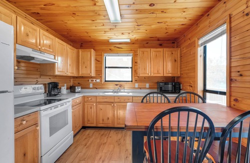 Byrdstown Cabin | Charming 2 Bed 2 Story Chalet w/Spectacular Views and Direct Lake Access #19