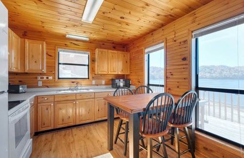 Byrdstown Cabin | Charming 2 Bed 2 Story Chalet w/Spectacular Views and Direct Lake Access #19