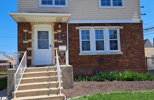 Franklin Park Apartment | Charming 2-bed.apt in Franklin Park, AC, WiFi, O'Hare, free parking, W/D in unit
