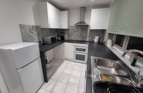Grays Apartment | Charming 2-Bed Apartment in Grays