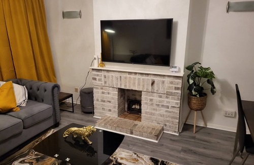 Grays Apartment | Charming 2-Bed Apartment in Grays