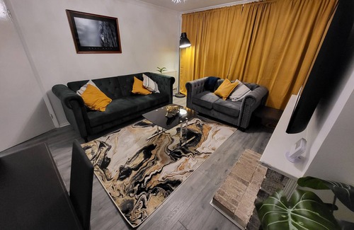 Grays Apartment | Charming 2-Bed Apartment in Grays