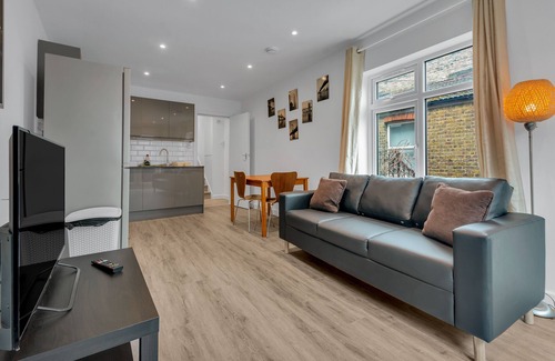 Wandsworth Apartment | Charming 2-bed Apartment in South West London