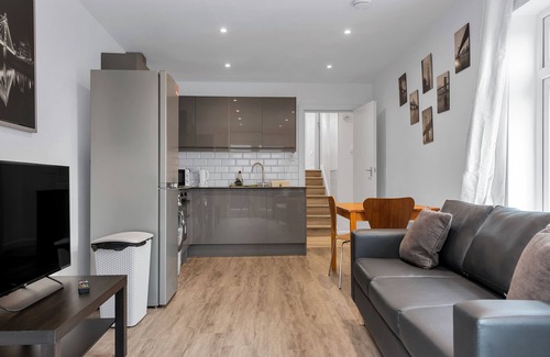 Wandsworth Apartment | Charming 2-bed Apartment in South West London