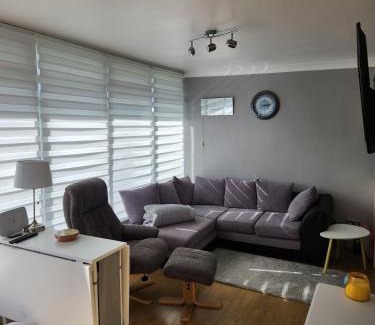 Selsey Apartment | Charming 2-Bed Chalet