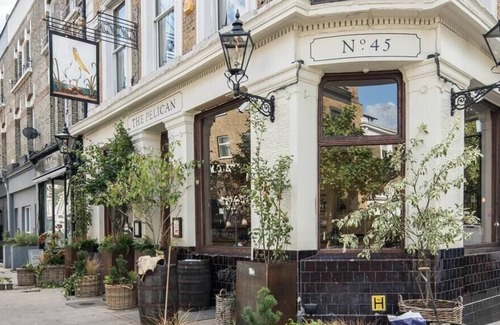 Colville House | Charming 2 Bed Cottage with Romantic Loft