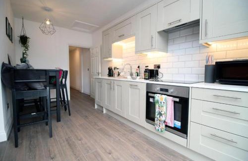 Cathays Apartment | Charming 2-Bed Escape in Vibrant Cardiff