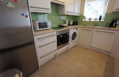 East Finchley House | Charming 2-Bed House near Hampstead Heath + Garden