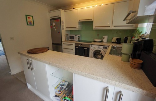 East Finchley House | Charming 2-Bed House near Hampstead Heath + Garden