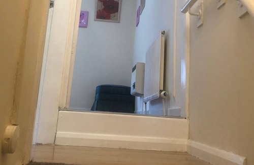 Northfield House | Charming 2 bed home near station in Northfield Birmingham
