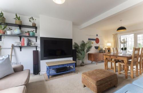 Stonehouse House | Charming 2-Bed Home in Stonehouse