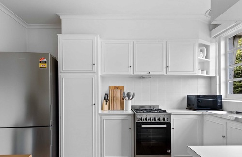 Camberwell North Apartment | Charming 2-Bed In the Heart of Camberwell