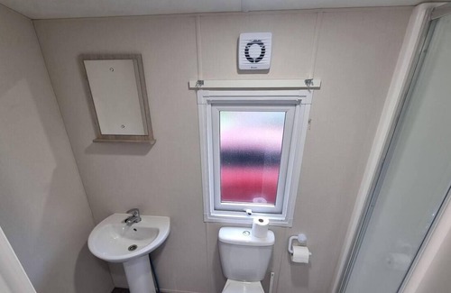 Saint Columb Major Cabin | Charming 2-Bed Static in Saint Columb