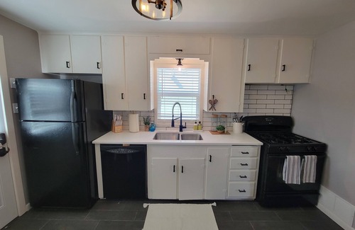 Pleasant Valley House | Charming 2-bedroom house next to the Garden of the Gods Entrance in the OCC
