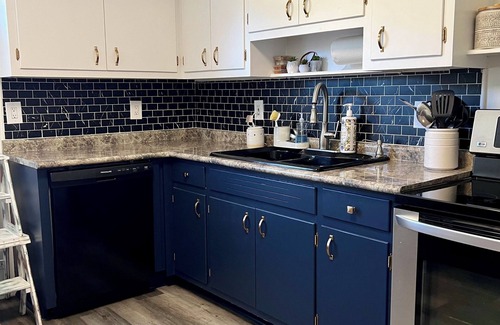 Icard Apartment | Charming 2-bedroom guesthouse in Connelly Springs
