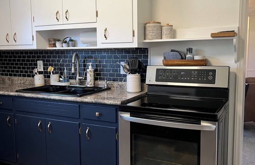 Icard Apartment | Charming 2-bedroom guesthouse in Connelly Springs