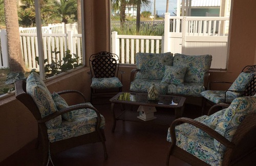 New Smyrna Beach House | Charming 2-bedroom house in wonderful New Smyrna Beach with WiFi, AC