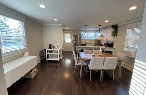 Saratoga Springs House | Charming 2-bedroom house just steps to racetrack