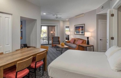 West Yellowstone Hotel | Charming 2-bedroom hotel in fabulous West Yellowstone with WiFi, AC