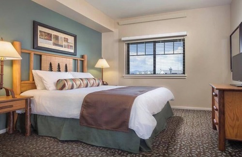 West Yellowstone Hotel | Charming 2-bedroom hotel in fabulous West Yellowstone with WiFi, AC