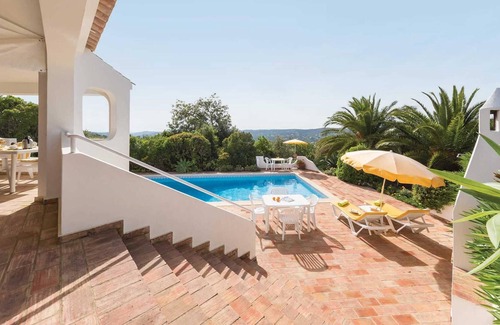 Gorjoes Villa | Charming 2 bed villa, short drive from Sao Bras