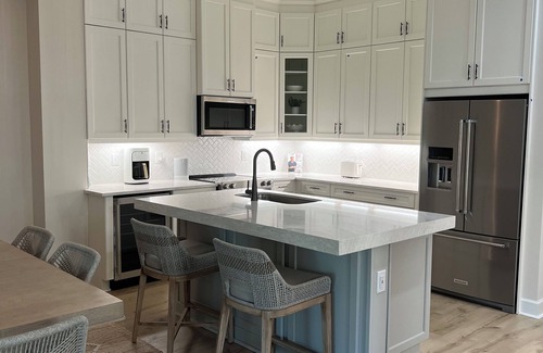 Naples Villa | Charming 2 Bed Villa with a Den in Gated Naples Community-Enjoy Pool, Pickleball