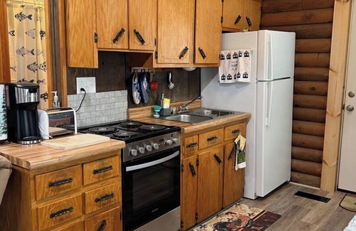 Russell Springs Cabin | Charming 2-bedroom well equipped cabin at Lake Cumberland Marina,RussellSprings