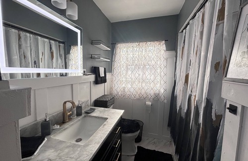 University City House | Charming 2-bedroom house with AC, WiFi in fantastic University City