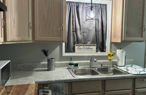University City House | Charming 2-bedroom house with AC, WiFi in fantastic University City
