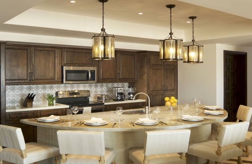 Los Cangrejos II y III Resort | Charming 2-bedroom resort with AC, fitness room in lovely Cabo San Lucas