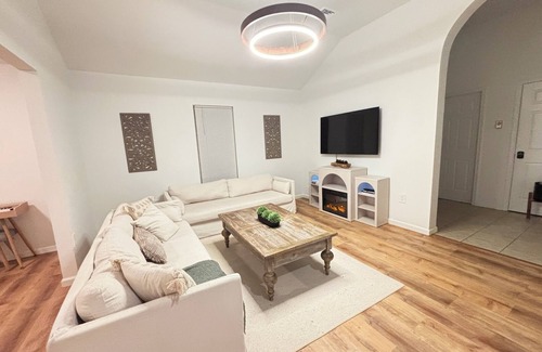 Brodheadsville Apartment | Charming 2-bedroom apartment with AC, WiFi in lovely Poconos