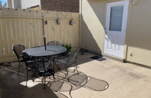 Flour Bluff House | Charming 2-bedroom townhome with office space & WiFi in welcoming Corpus Christi
