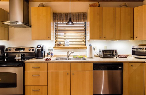 Eureka Springs Cabin | Charming 2-bedroom cabin with WiFi, AC in peaceful Eureka Springs