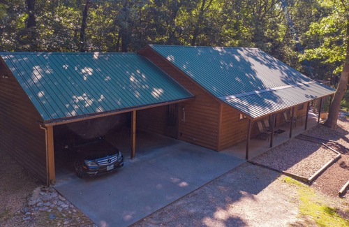 Eureka Springs Cabin | Charming 2-bedroom cabin with WiFi, AC in peaceful Eureka Springs