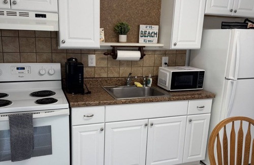 Villas House | Charming 2-bedroom house in delightful Lower Township home of beautiful sun sets