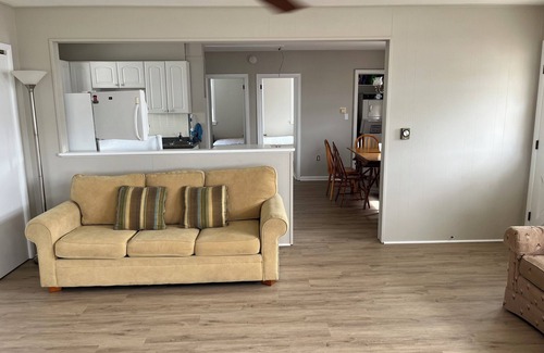 Green Creek Cottage | Charming 2-bedroom Bayside cottage in lovely North Wildwood near The Surfing Pig