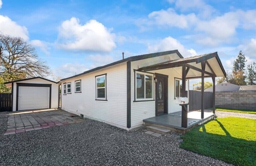 San Bernardino House | Charming 2-bedroom house in peaceful San Bernardino with AC